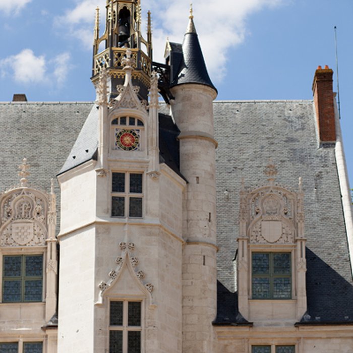 Photo de Ancien palais épiscopal, ancien palais de justice, actuellement musée départemental de lOise