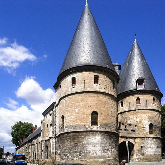 Photo de Ancien palais épiscopal, ancien palais de justice, actuellement musée départemental de lOise