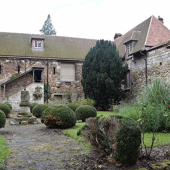 Photo de Ancien palais épiscopal, ancien palais de justice, actuellement musée départemental de lOise