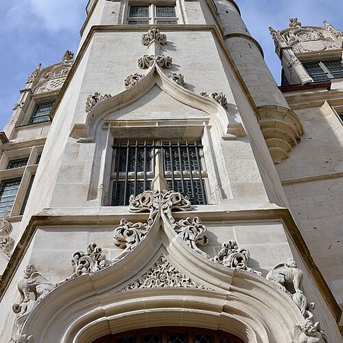 Photo de Ancien palais épiscopal, ancien palais de justice, actuellement musée départemental de lOise