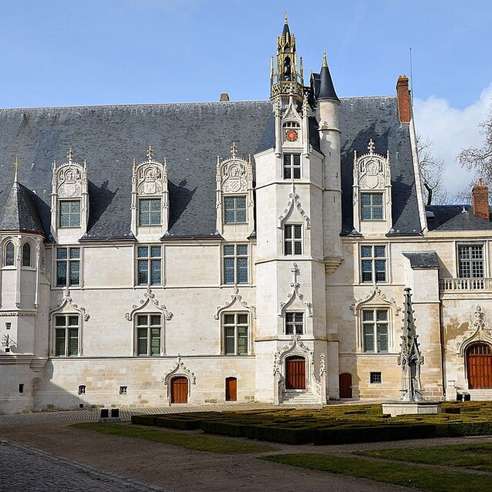 Photo de Ancien palais épiscopal, ancien palais de justice, actuellement musée départemental de lOise
