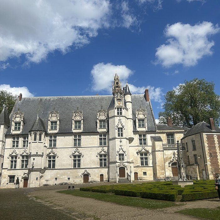 Photo de Ancien palais épiscopal, ancien palais de justice, actuellement musée départemental de lOise
