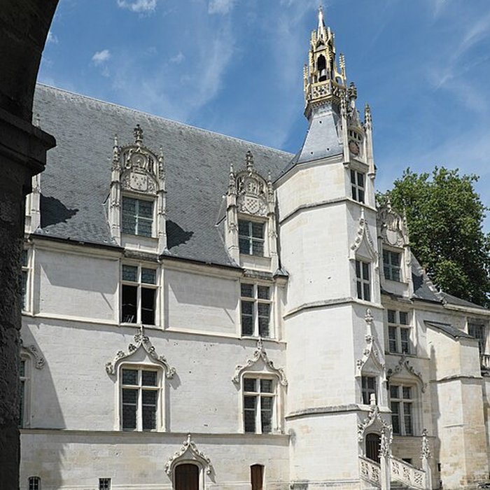 Photo de Ancien palais épiscopal, ancien palais de justice, actuellement musée départemental de lOise