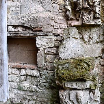 Ancien palais épiscopal, ancien palais de justice, actuellement musée départemental de lOise