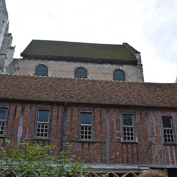 Ancien palais épiscopal, ancien palais de justice, actuellement musée départemental de lOise
