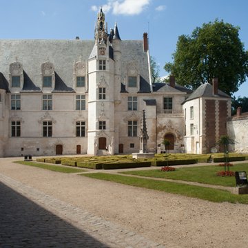 Ancien palais épiscopal, ancien palais de justice, actuellement musée départemental de lOise