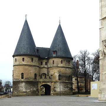 Ancien palais épiscopal, ancien palais de justice, actuellement musée départemental de lOise