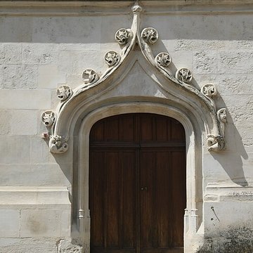 Ancien palais épiscopal, ancien palais de justice, actuellement musée départemental de lOise