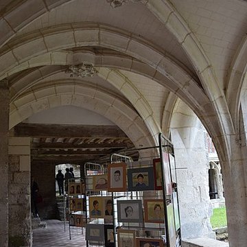 Ancien palais épiscopal, ancien palais de justice, actuellement musée départemental de lOise