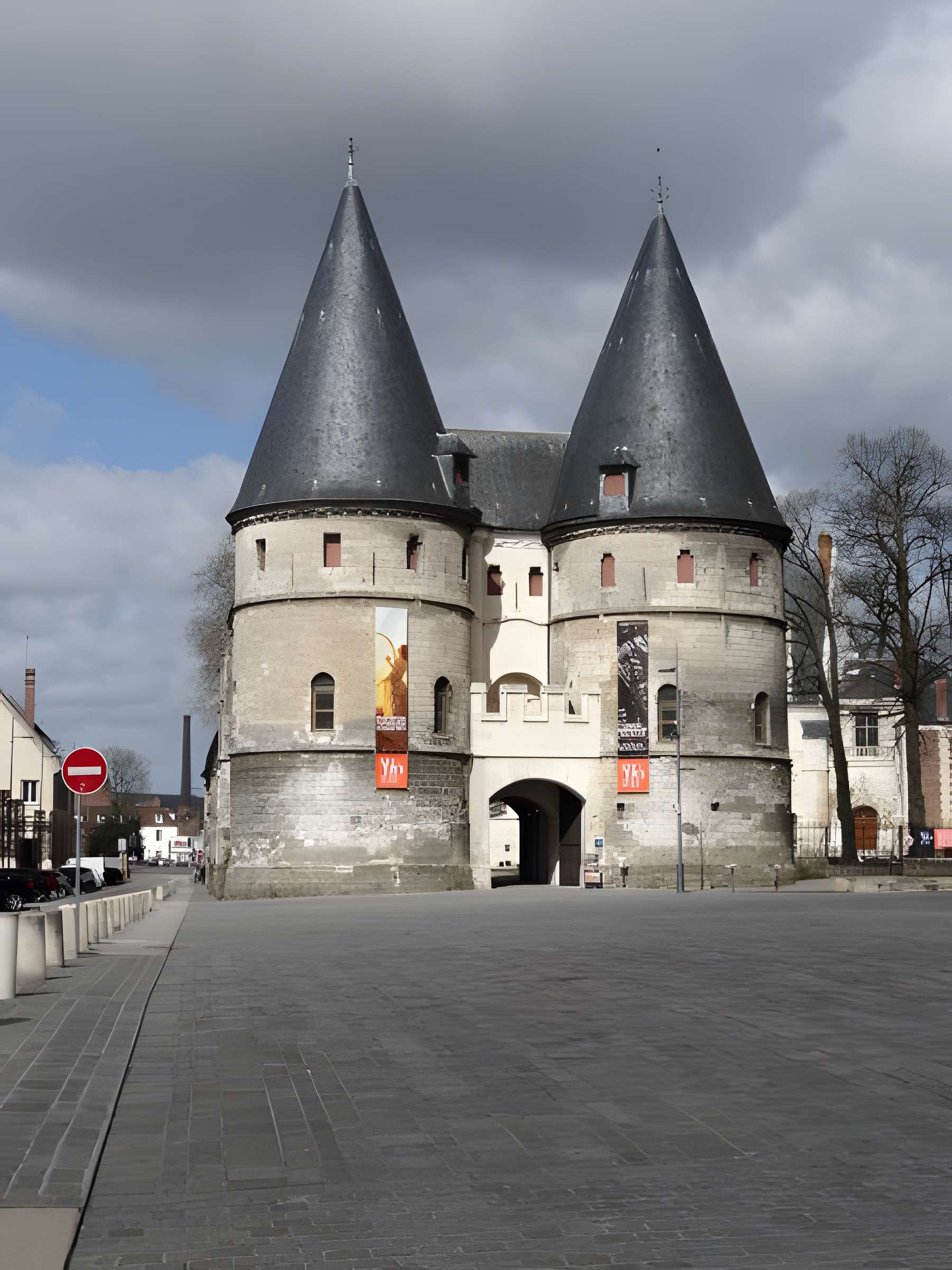 Ancien palais épiscopal, ancien palais de justice, actuellement musée départemental de l'Oise