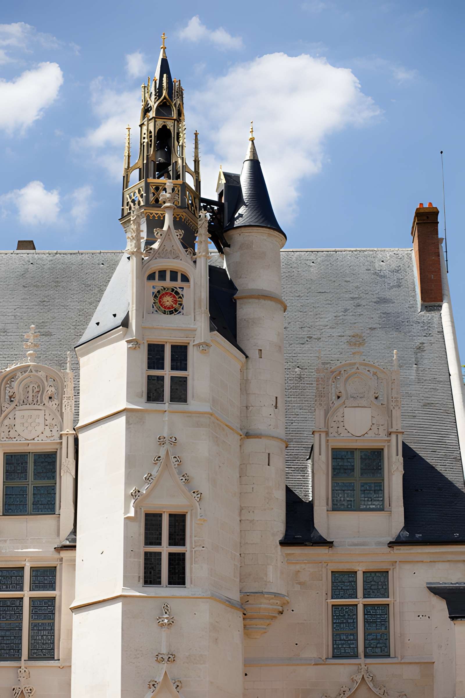 Ancien palais épiscopal, ancien palais de justice, actuellement musée départemental de l'Oise