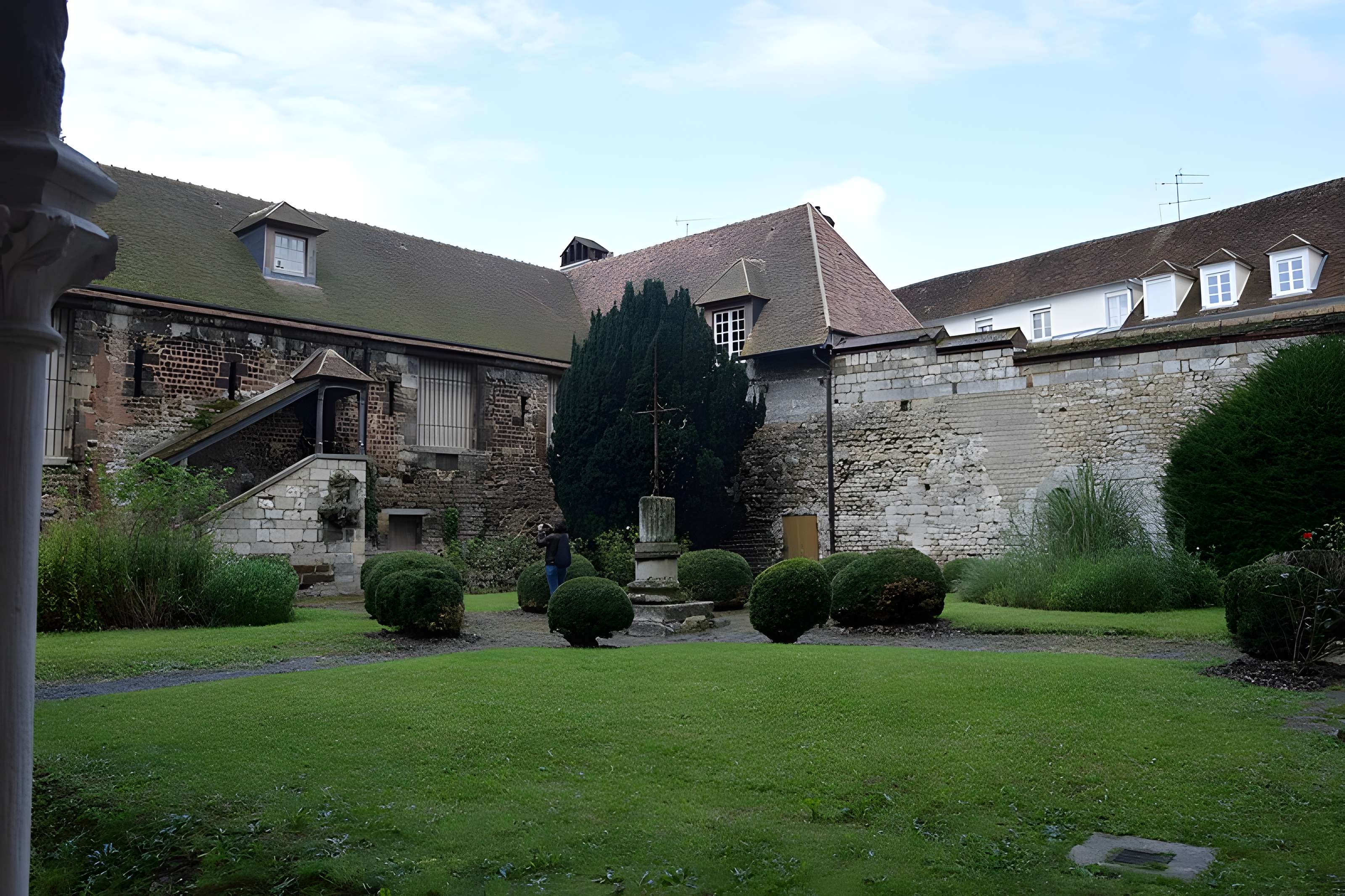 Ancien palais épiscopal, ancien palais de justice, actuellement musée départemental de l'Oise