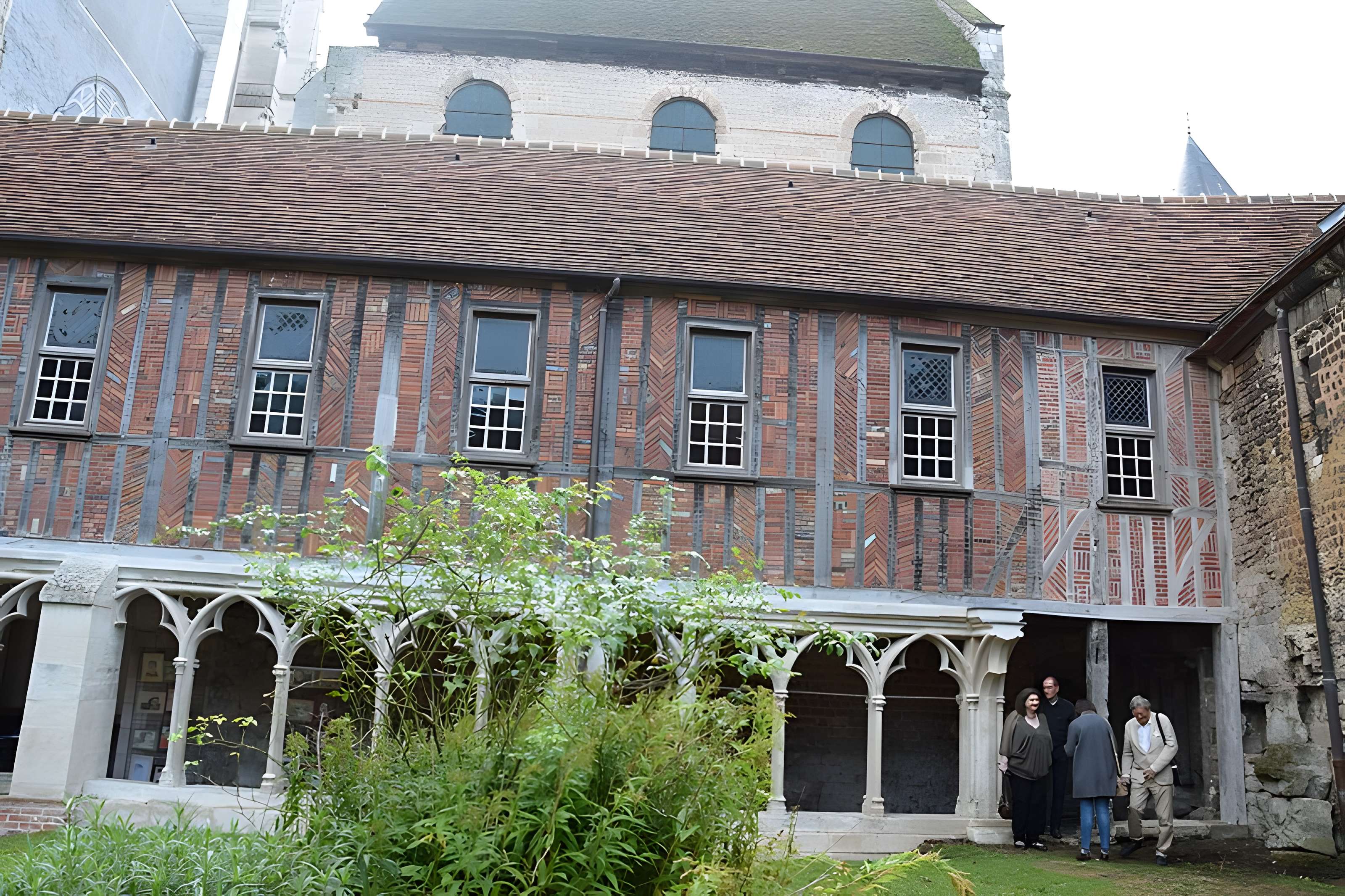 Ancien palais épiscopal, ancien palais de justice, actuellement musée départemental de l'Oise