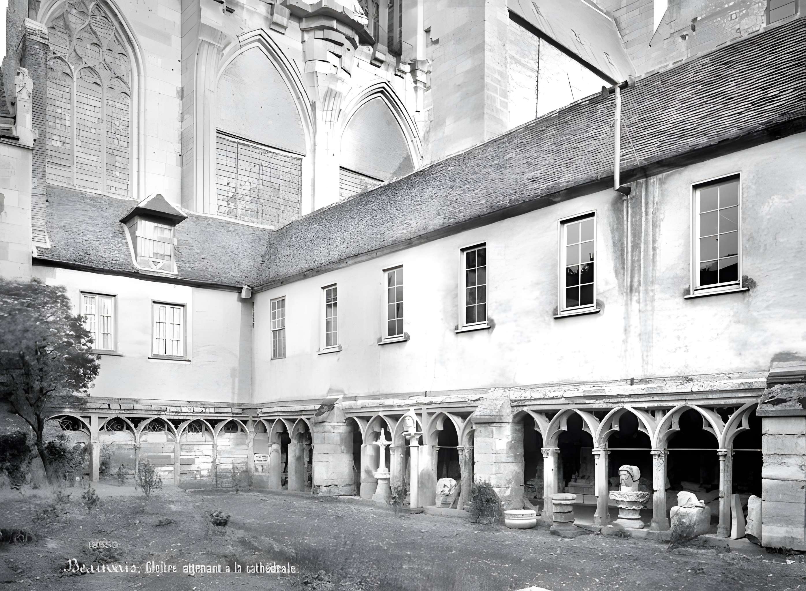 Ancien palais épiscopal, ancien palais de justice, actuellement musée départemental de l'Oise