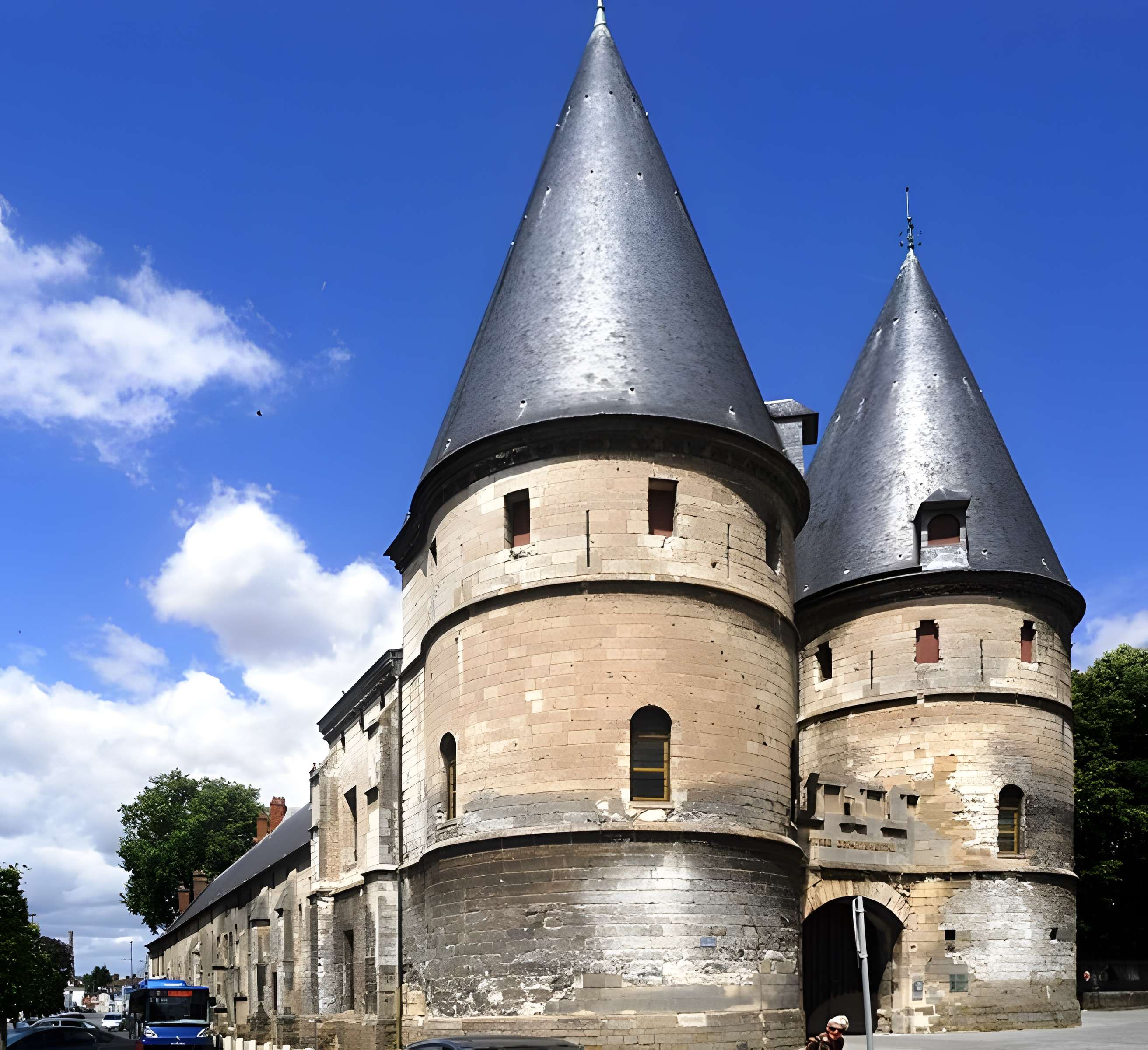 Ancien palais épiscopal, ancien palais de justice, actuellement musée départemental de l'Oise