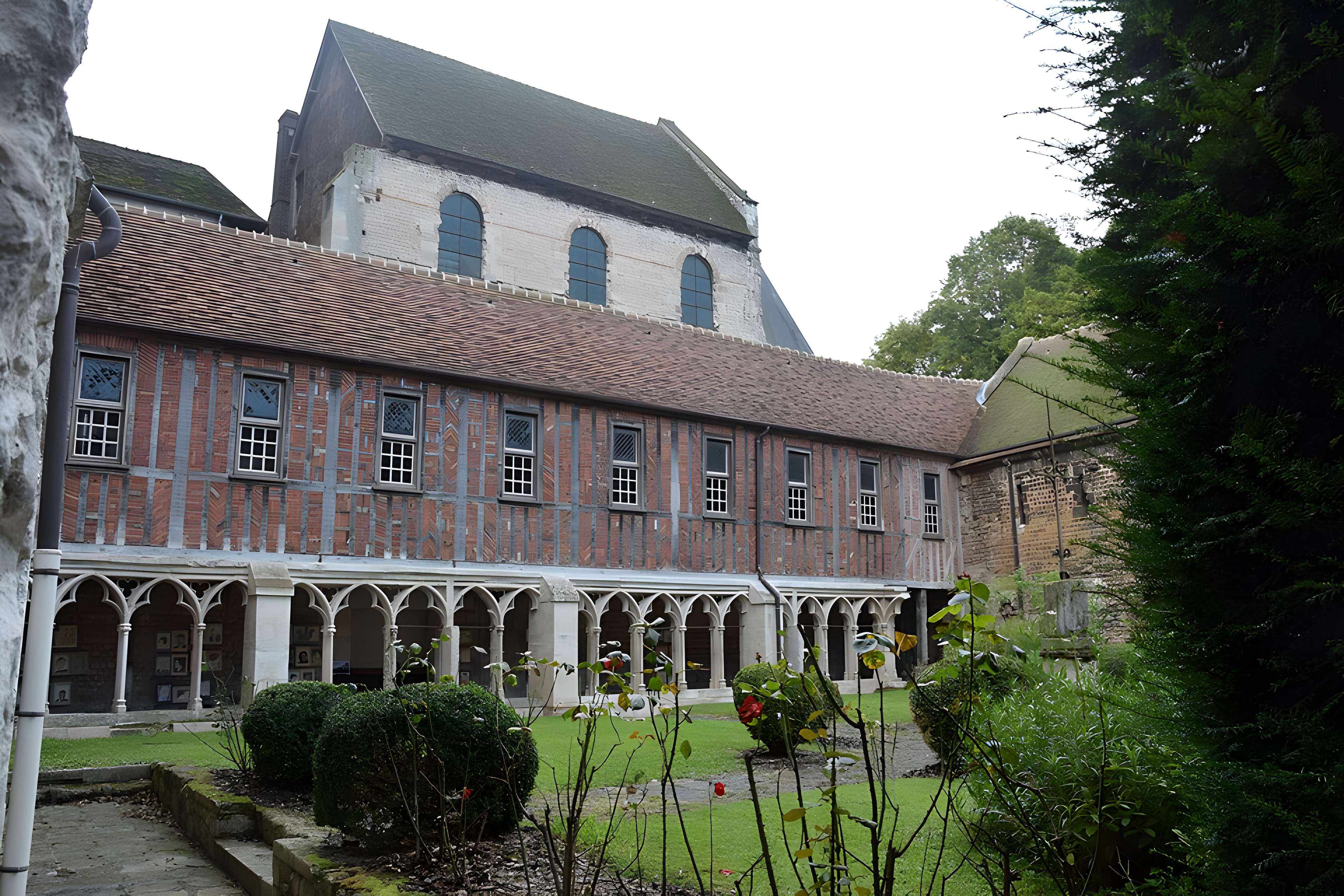 Ancien palais épiscopal, ancien palais de justice, actuellement musée départemental de l'Oise