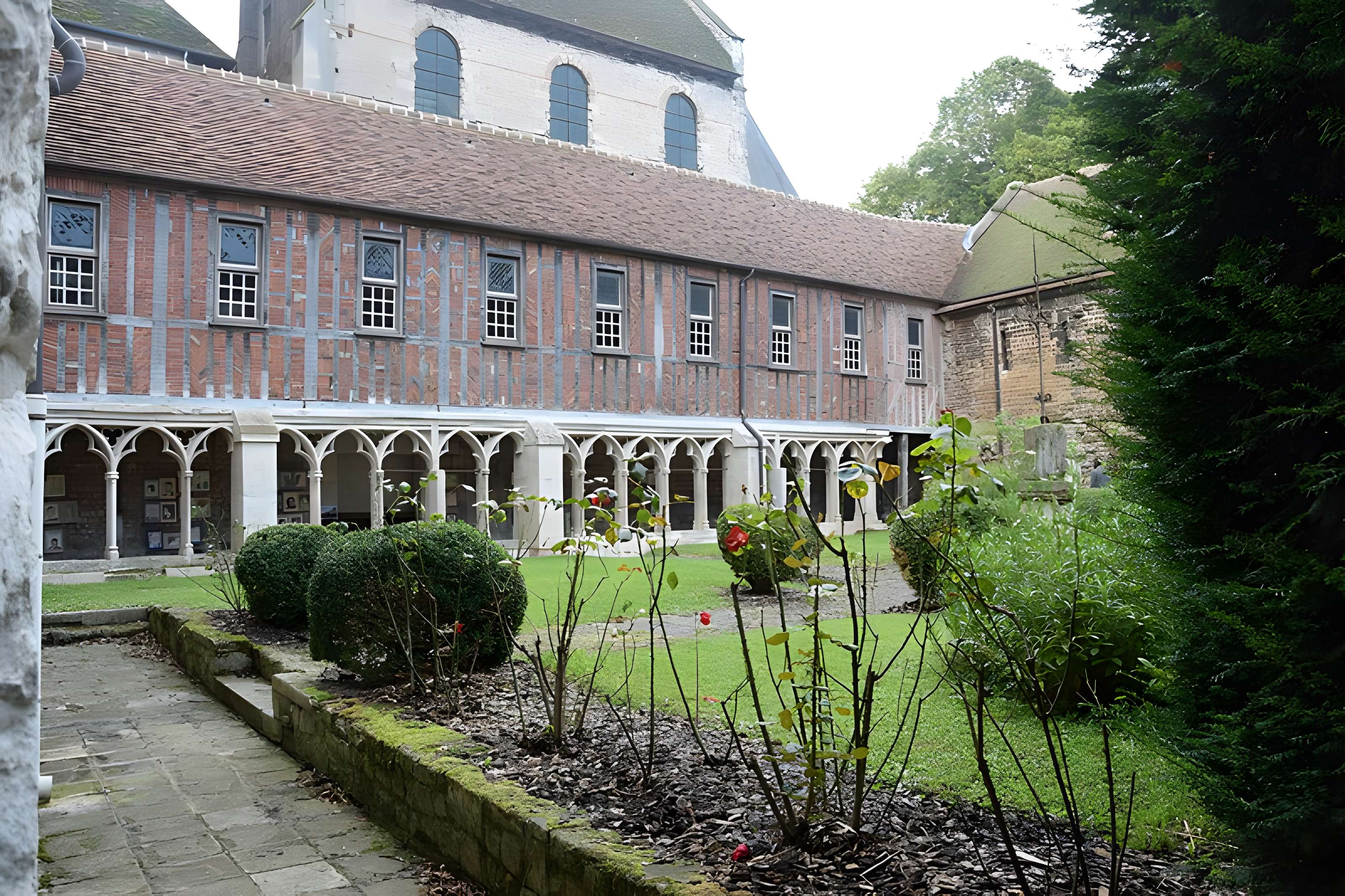 Ancien palais épiscopal, ancien palais de justice, actuellement musée départemental de l'Oise
