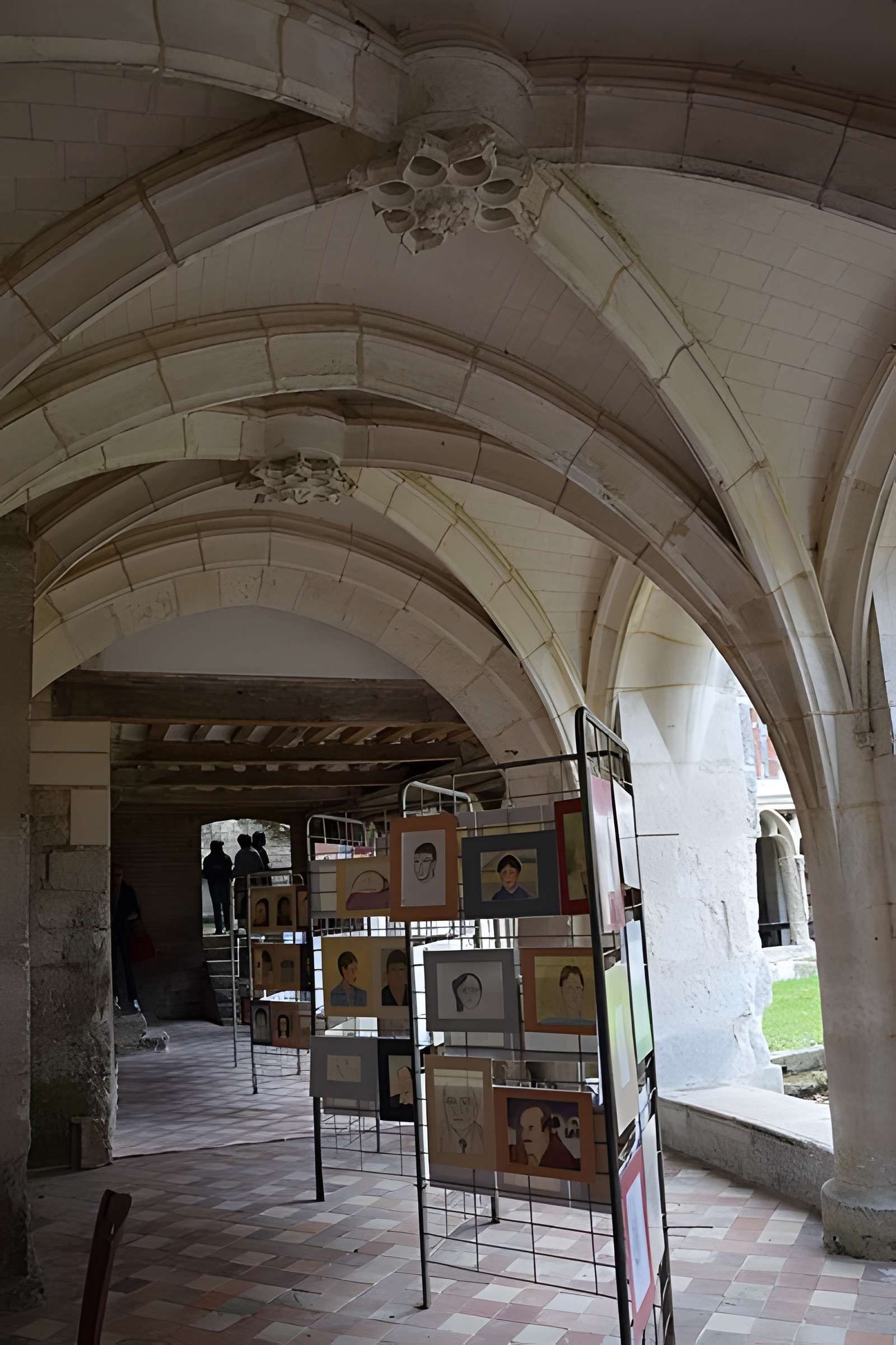 Ancien palais épiscopal, ancien palais de justice, actuellement musée départemental de l'Oise