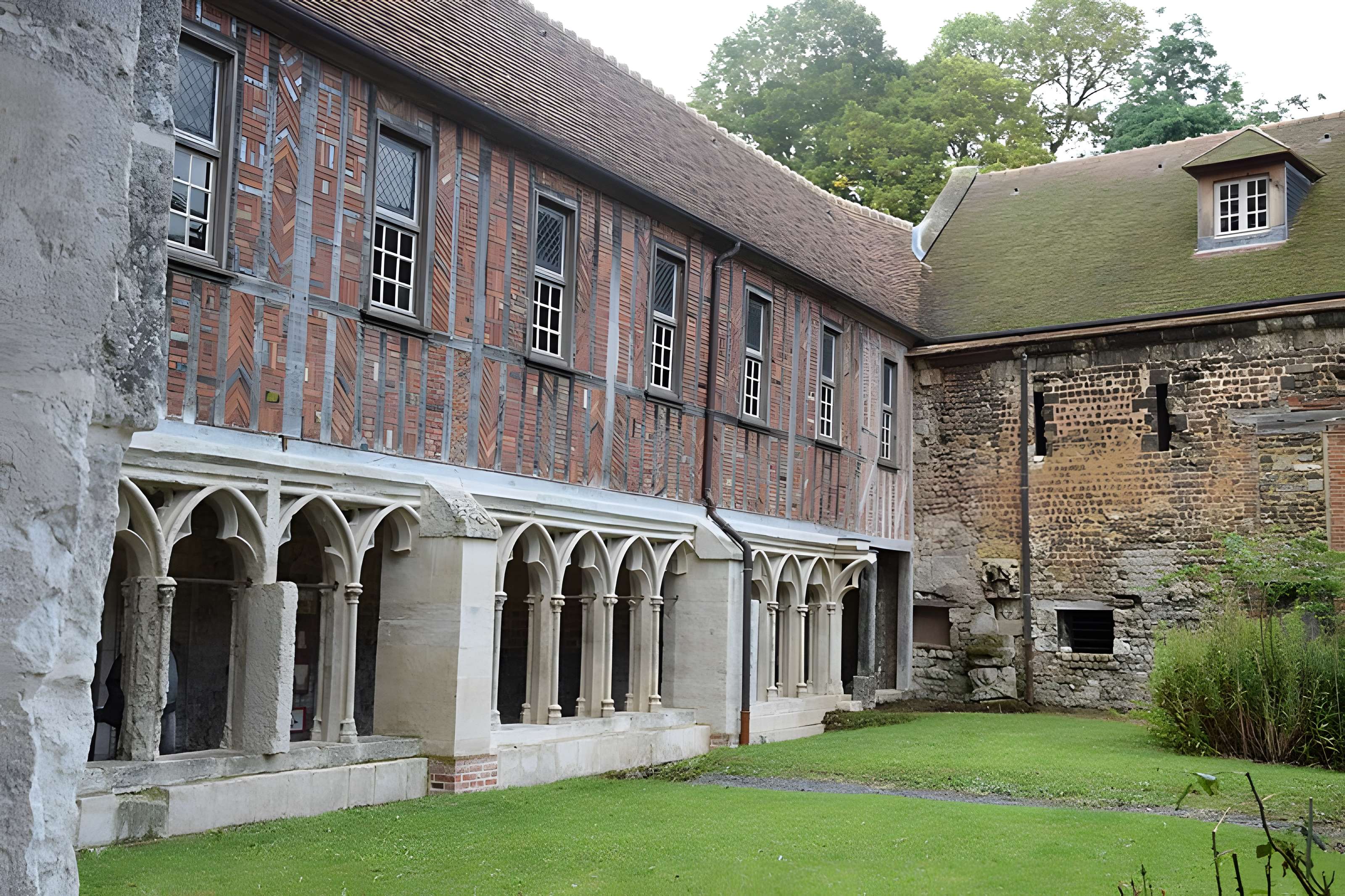 Ancien palais épiscopal, ancien palais de justice, actuellement musée départemental de l'Oise