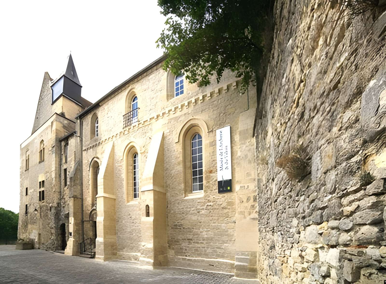 Musée de l'Archerie et du Valois à Crépy-en-Valois Façade du musée