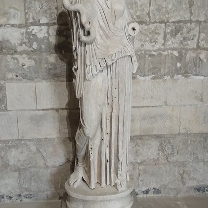 Photo de Le Beffroi - musée Boucher de Perthes - Manessier