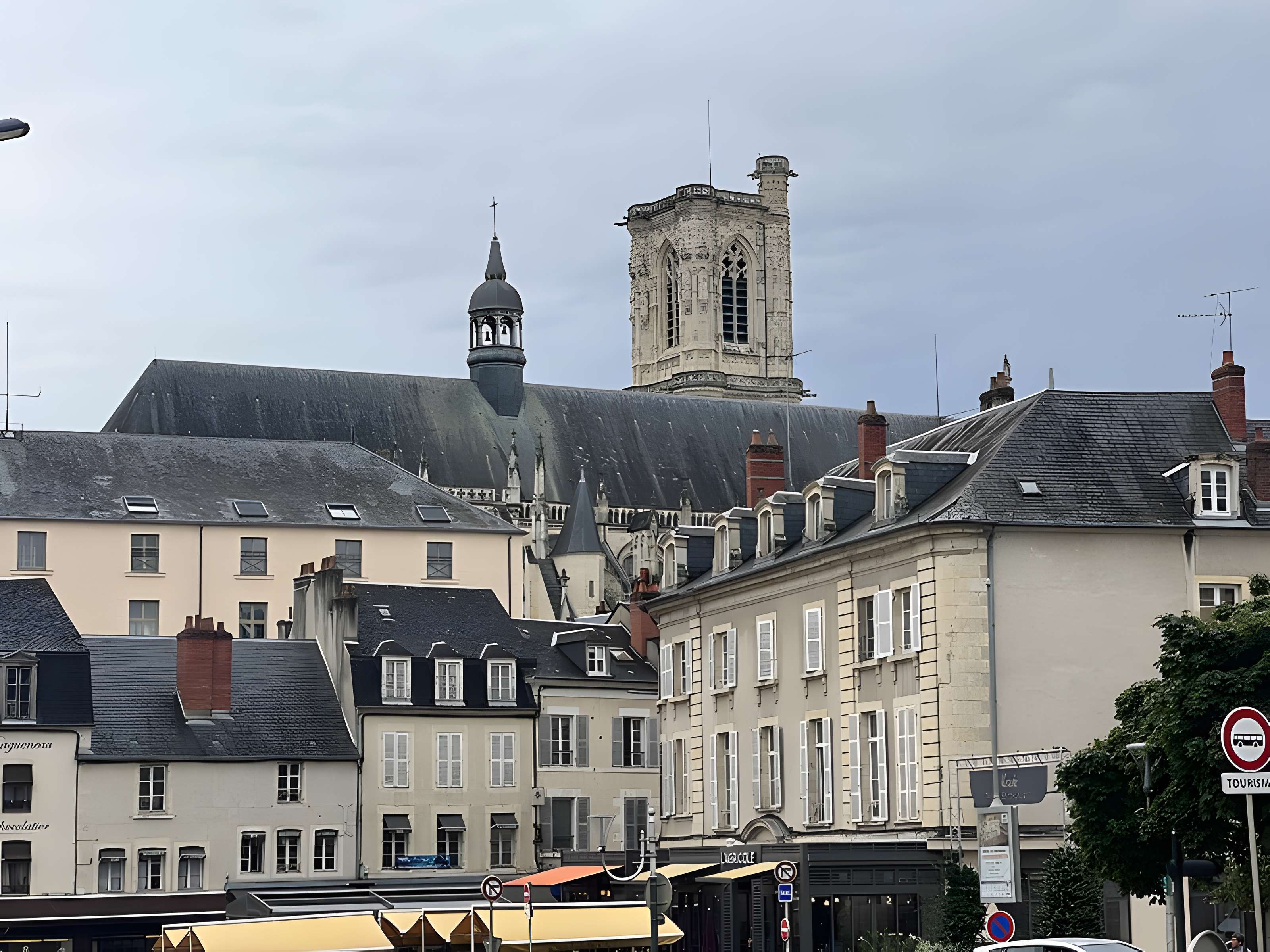 Cathédrale Saint-Cyr-et-Sainte-Julitte de Nevers