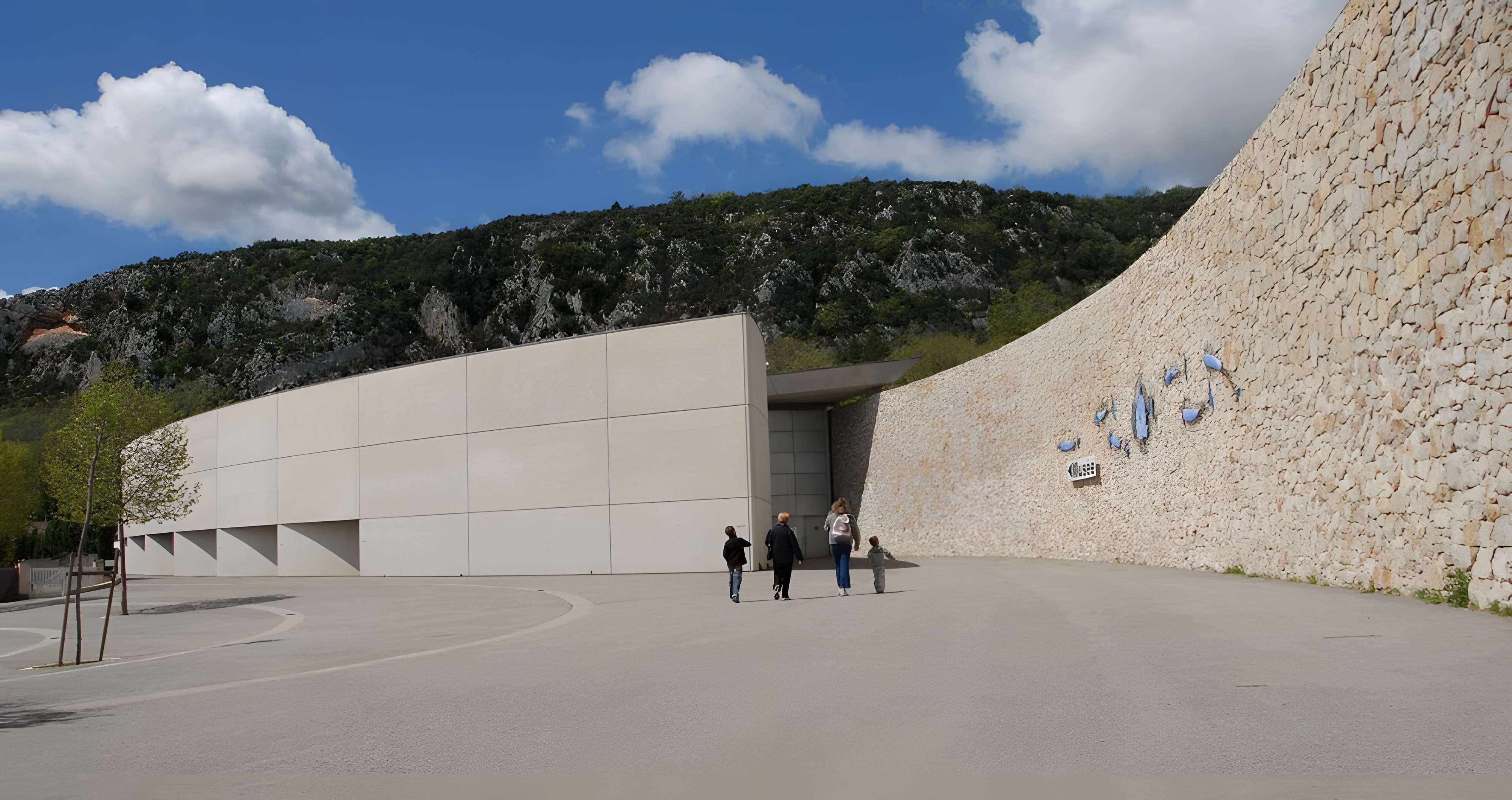 Le Musée de la Préhistoire de Quison Entrée du Musée de la Préhistoire