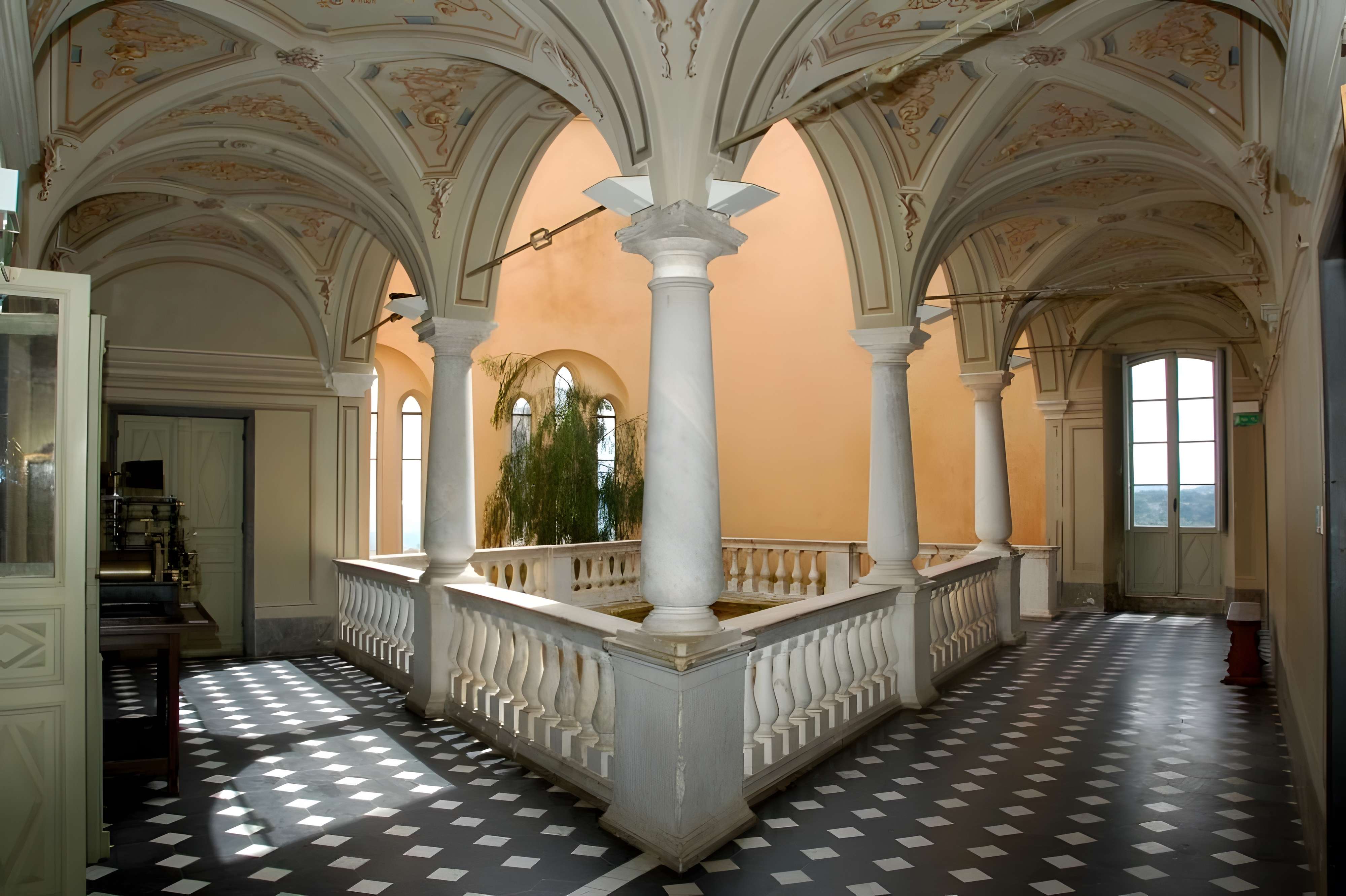 Château-Musée Grimaldi de Cagnes-sur-Mer intérieur du musée