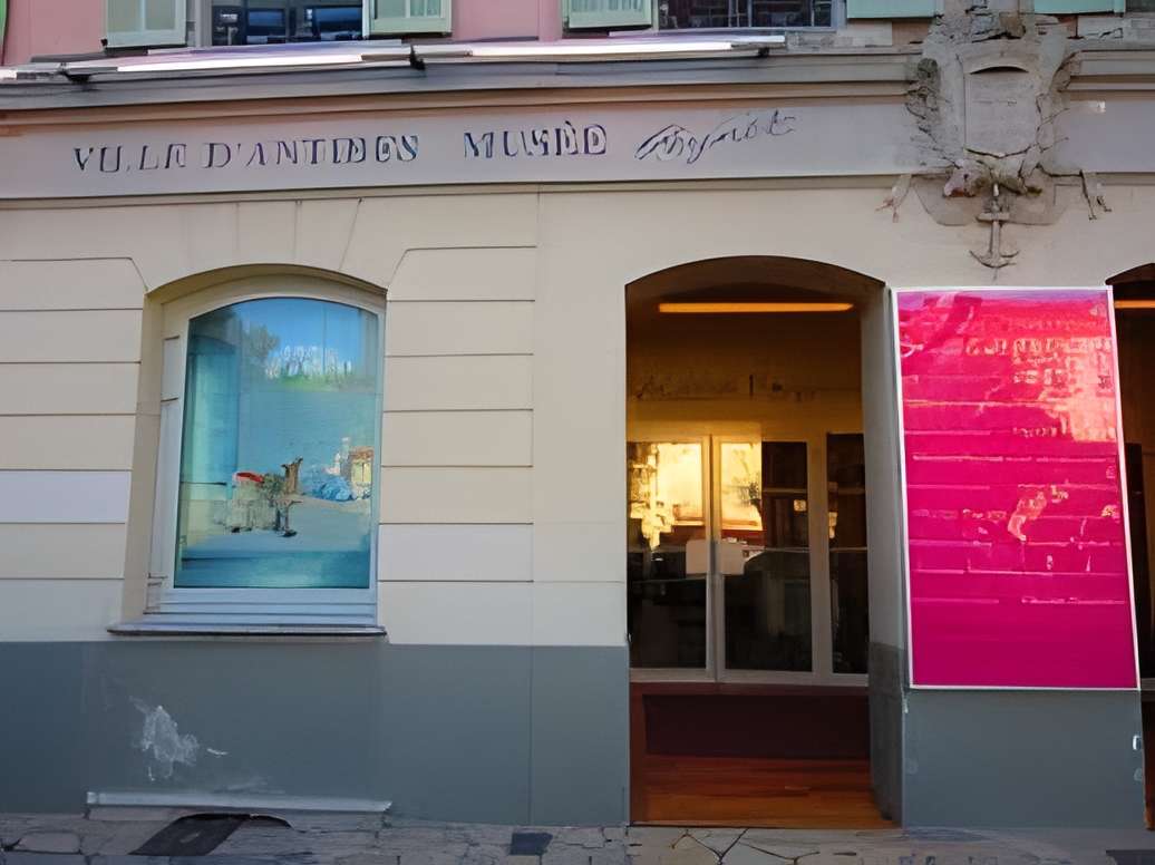 Musée Peynet et du dessin humoristique d'Antibes entrée du musée