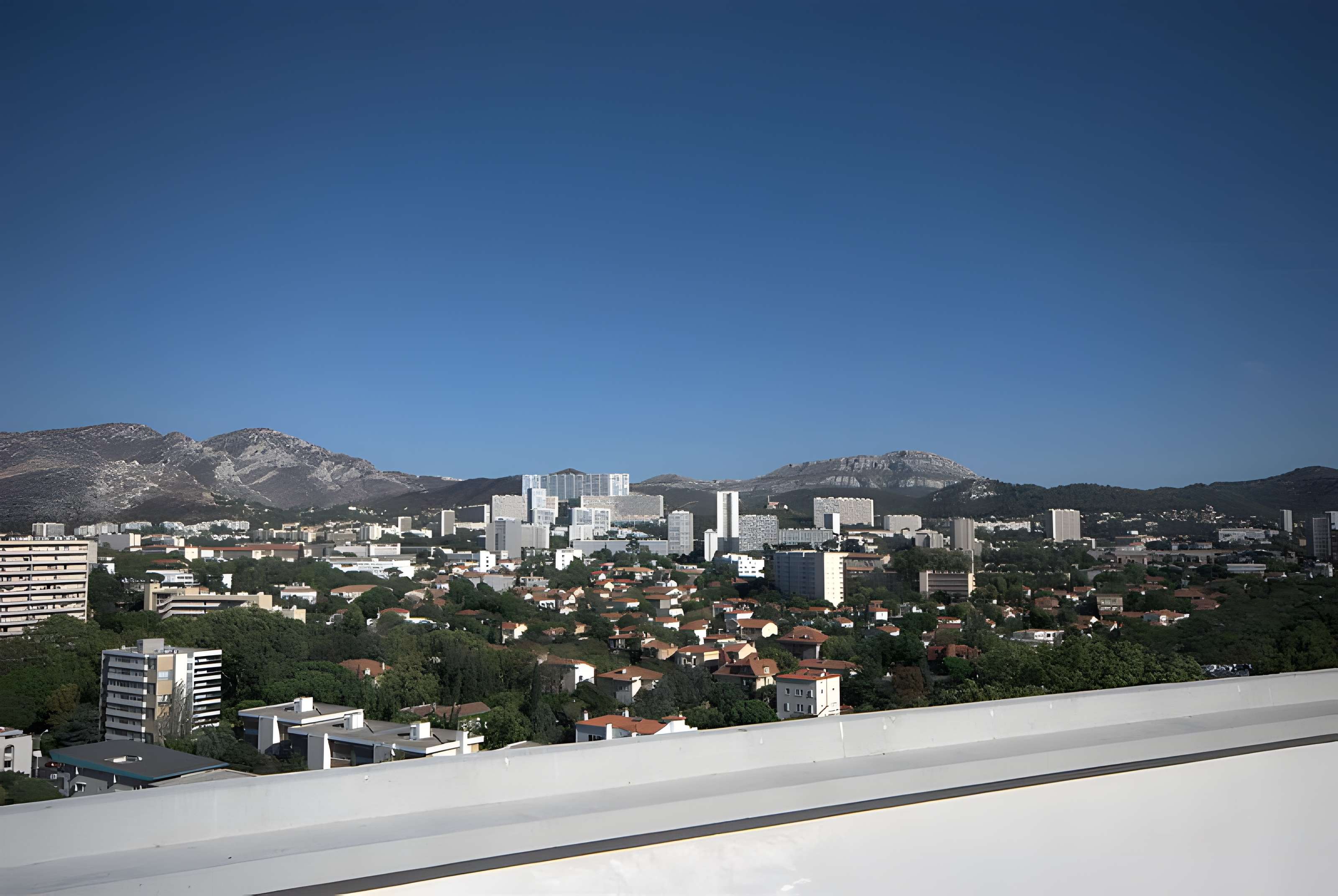 MAMO : Centre d'art de la Cité Radieuse du Corbusier