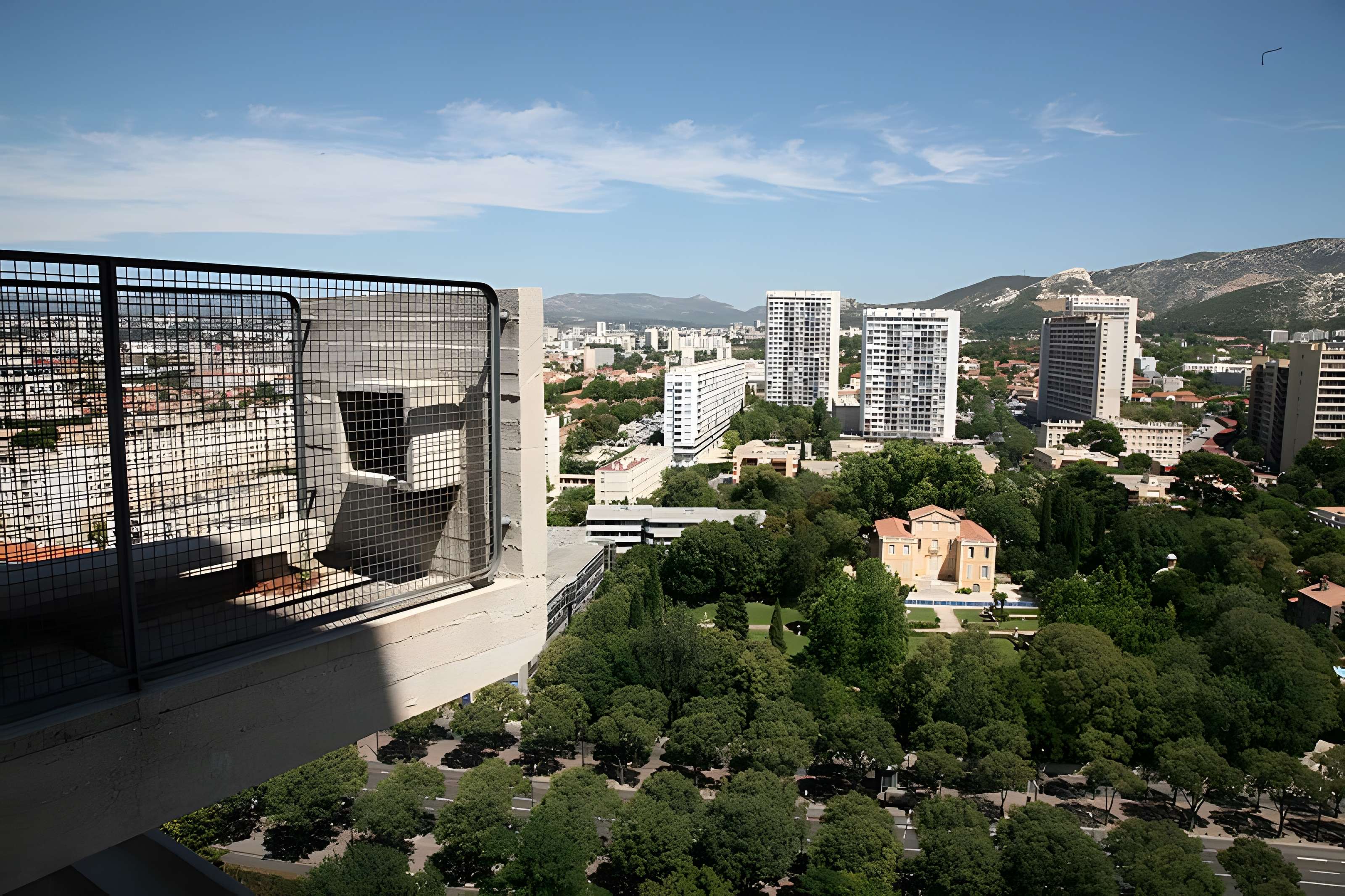 MAMO : Centre d'art de la Cité Radieuse du Corbusier