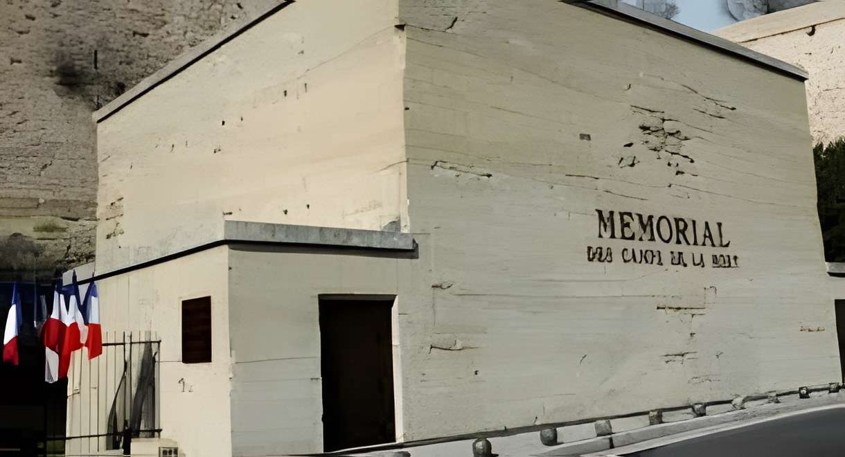 Mémorial des camps de la mort à Marseille Façade du musée