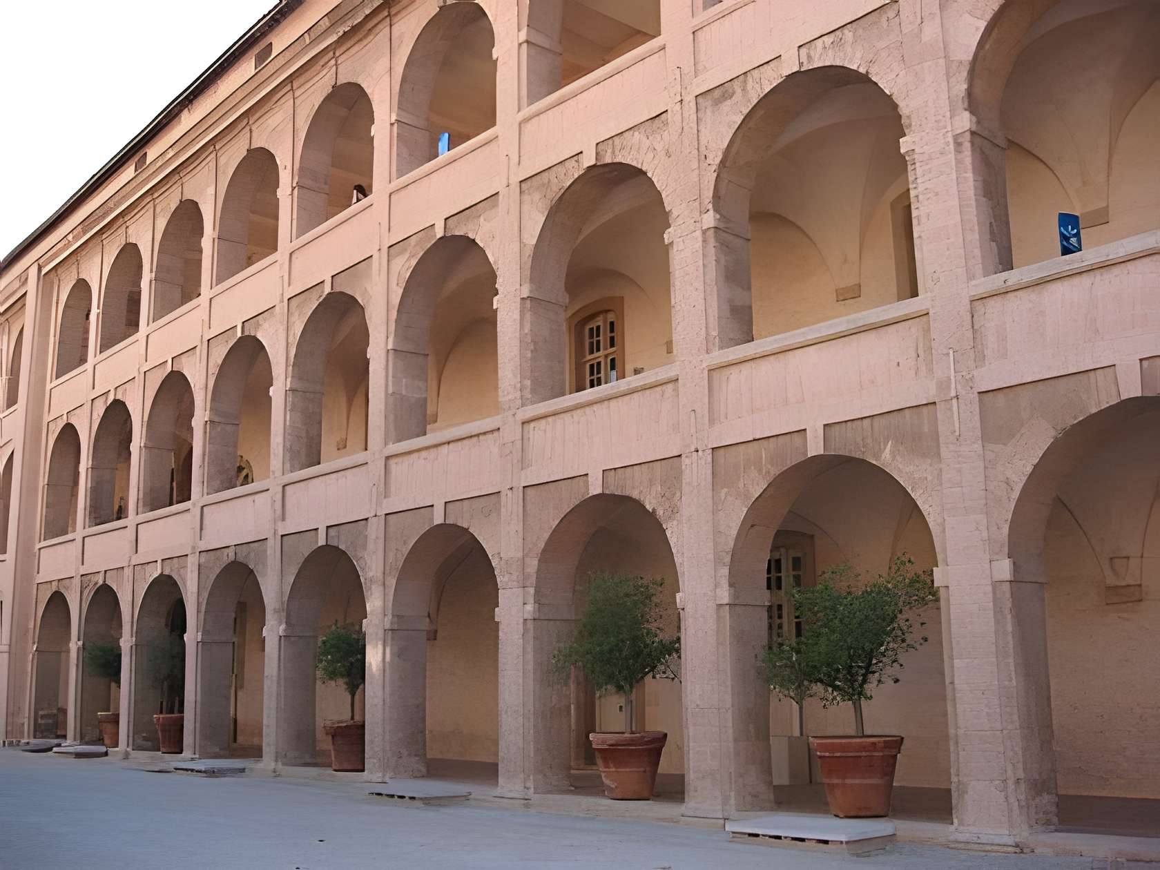 Musée d'archéologie méditerranéenne de Marseille Cour intérieure