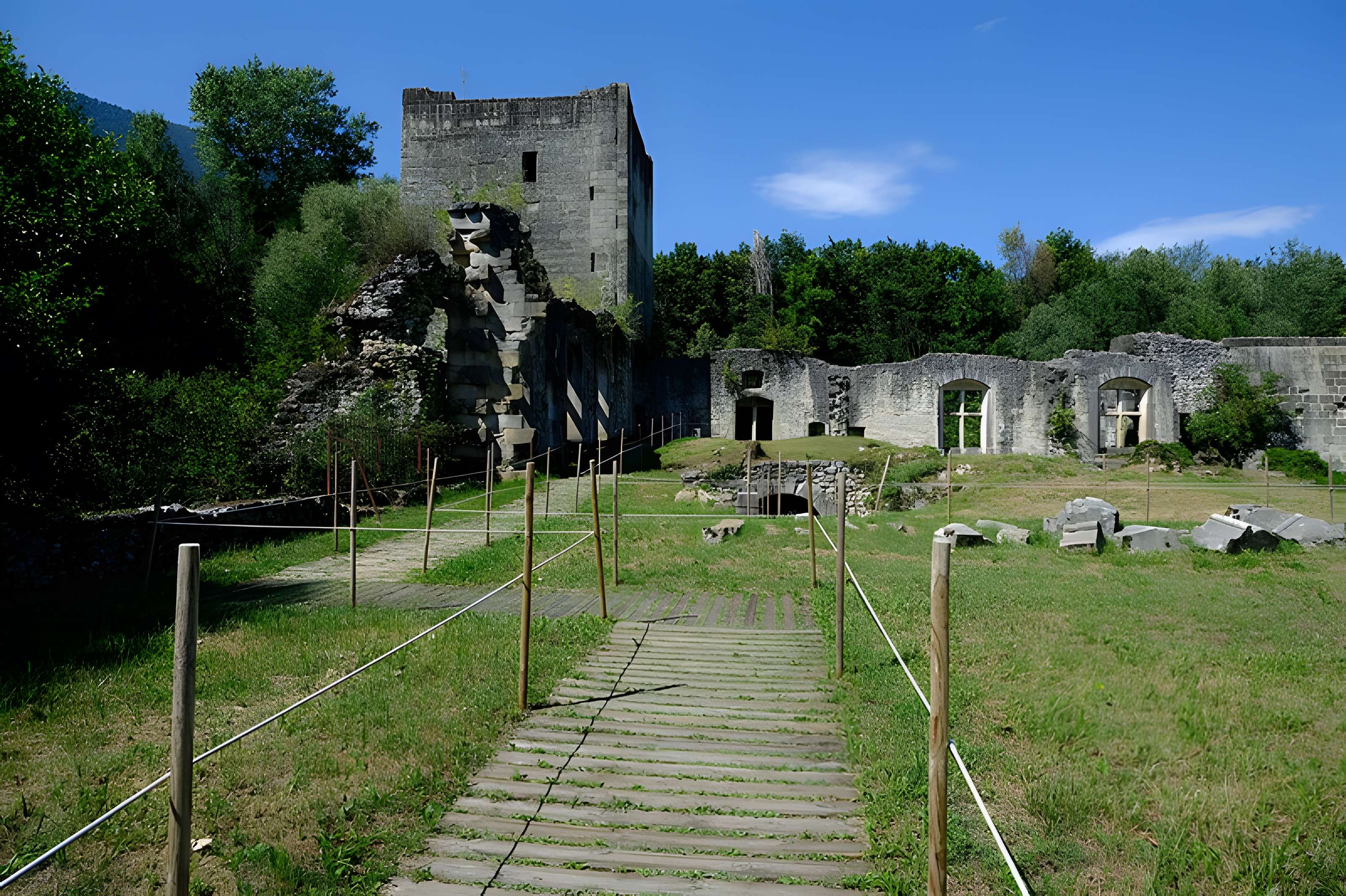 Château de Thomas de Savoie (ruines)