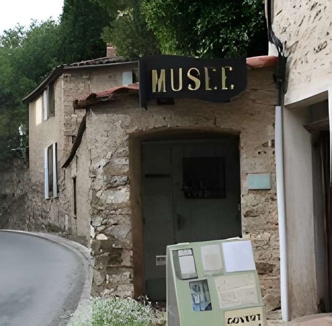 Musée des arts et traditions populaires de Grimaud entrée du musée