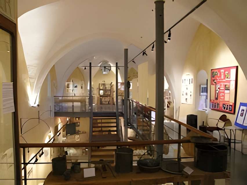 Musée galerie Honoré Camos à Bargemon intérieur du musée