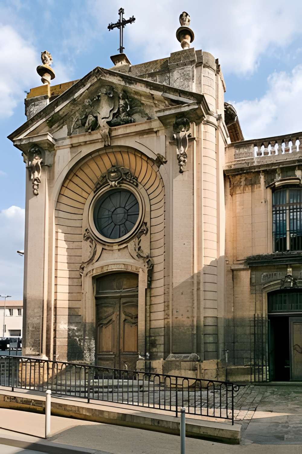 Musée Archéologique de l'Hôtel Dieu de Cavaillon Façade du musée