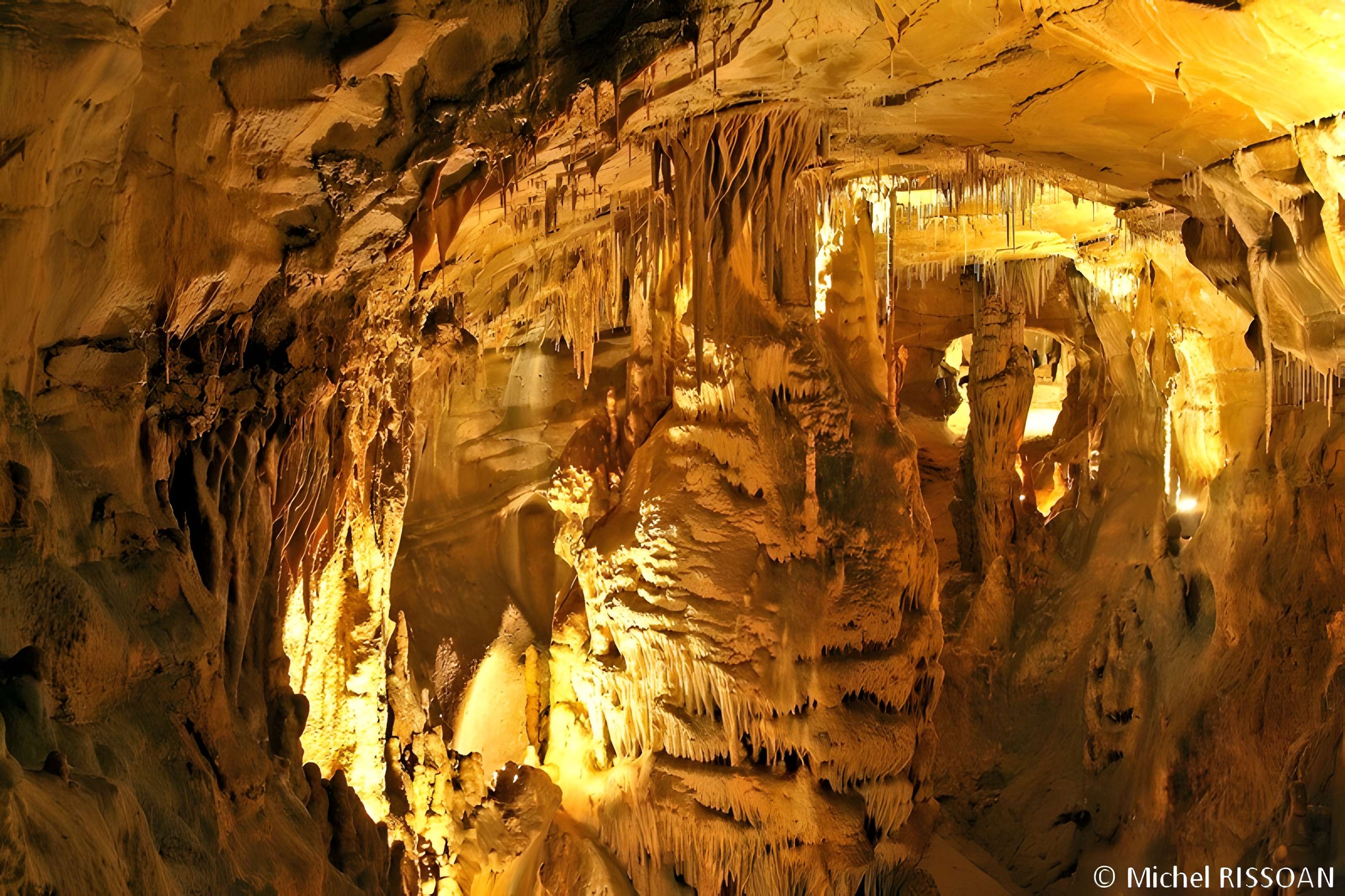 Musée et site archéologique de Soyons intérieur de la grotte