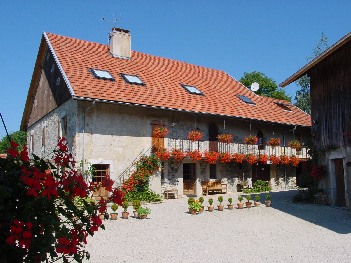 Musée des Ornements de la Femme à Faucigny extérieur