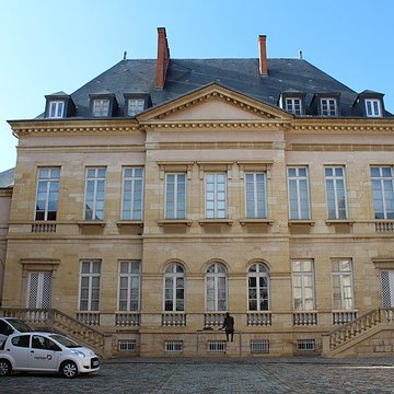 Musée des beaux-arts et darchéologie Joseph-Déchelette