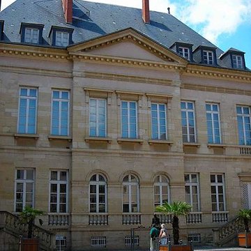 Musée des beaux-arts et darchéologie Joseph-Déchelette