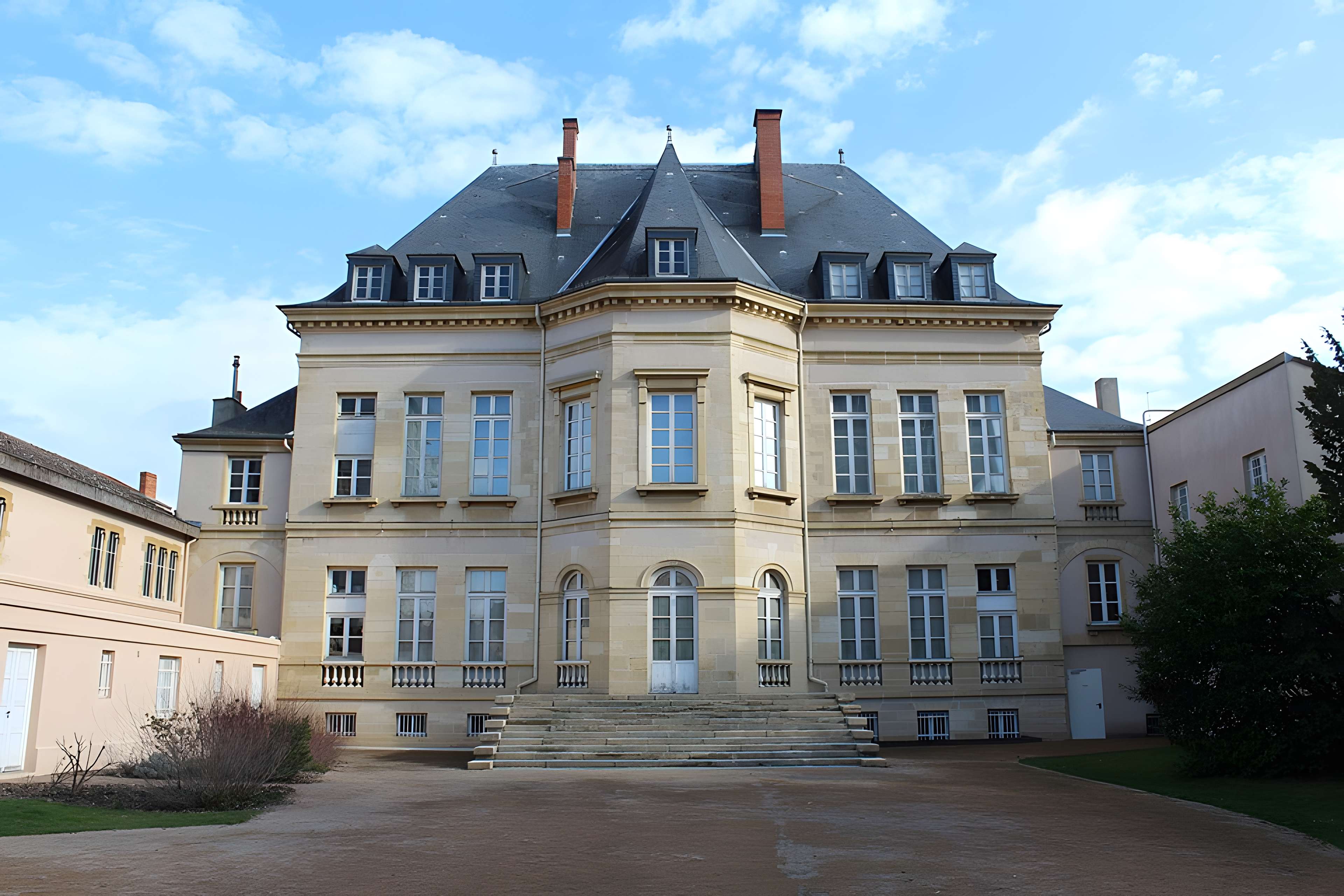 Musée des beaux-arts et d'archéologie Joseph-Déchelette