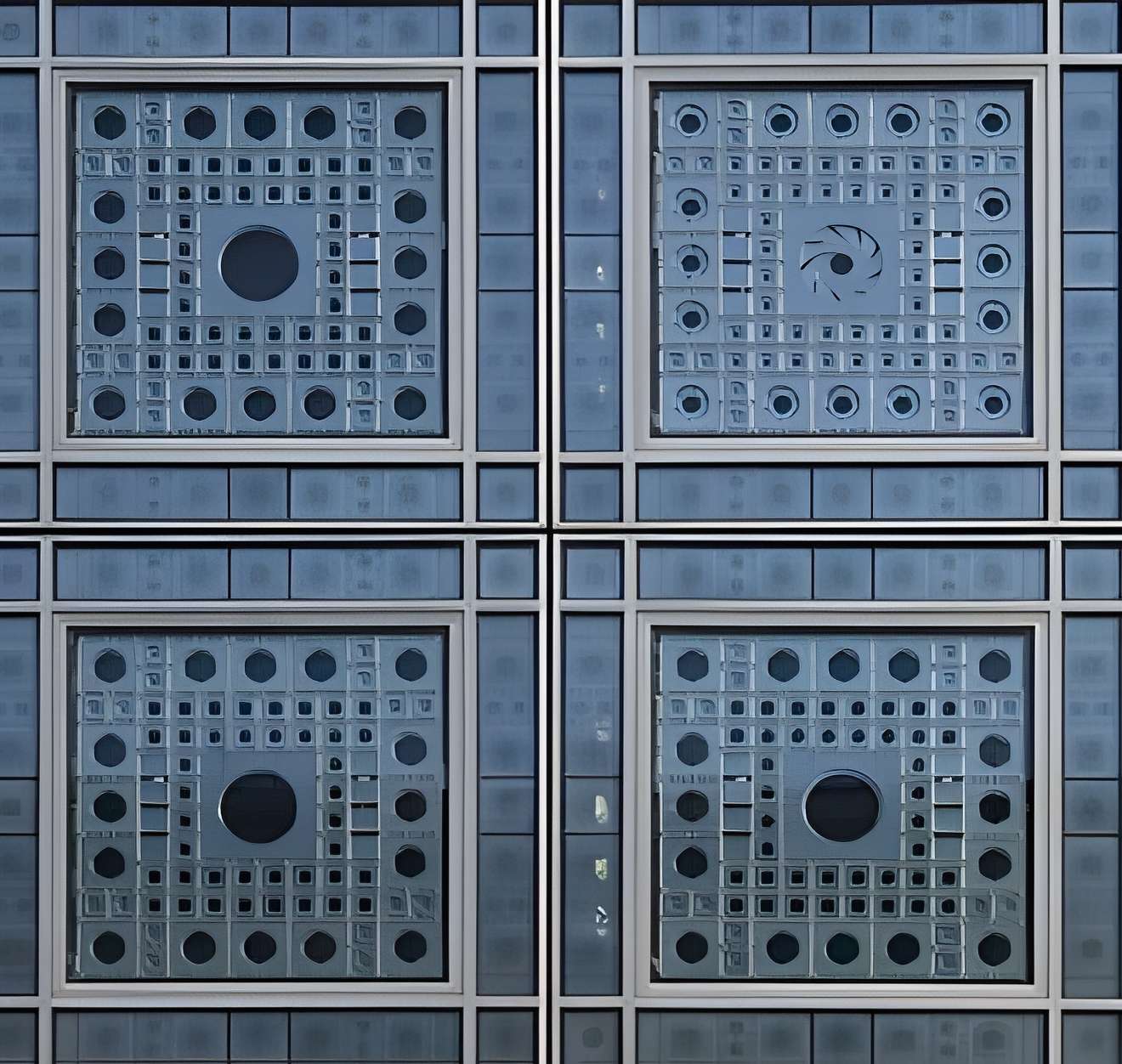 Institut du monde arabe à Paris . Détail des moucharabiehs de la façade sud.