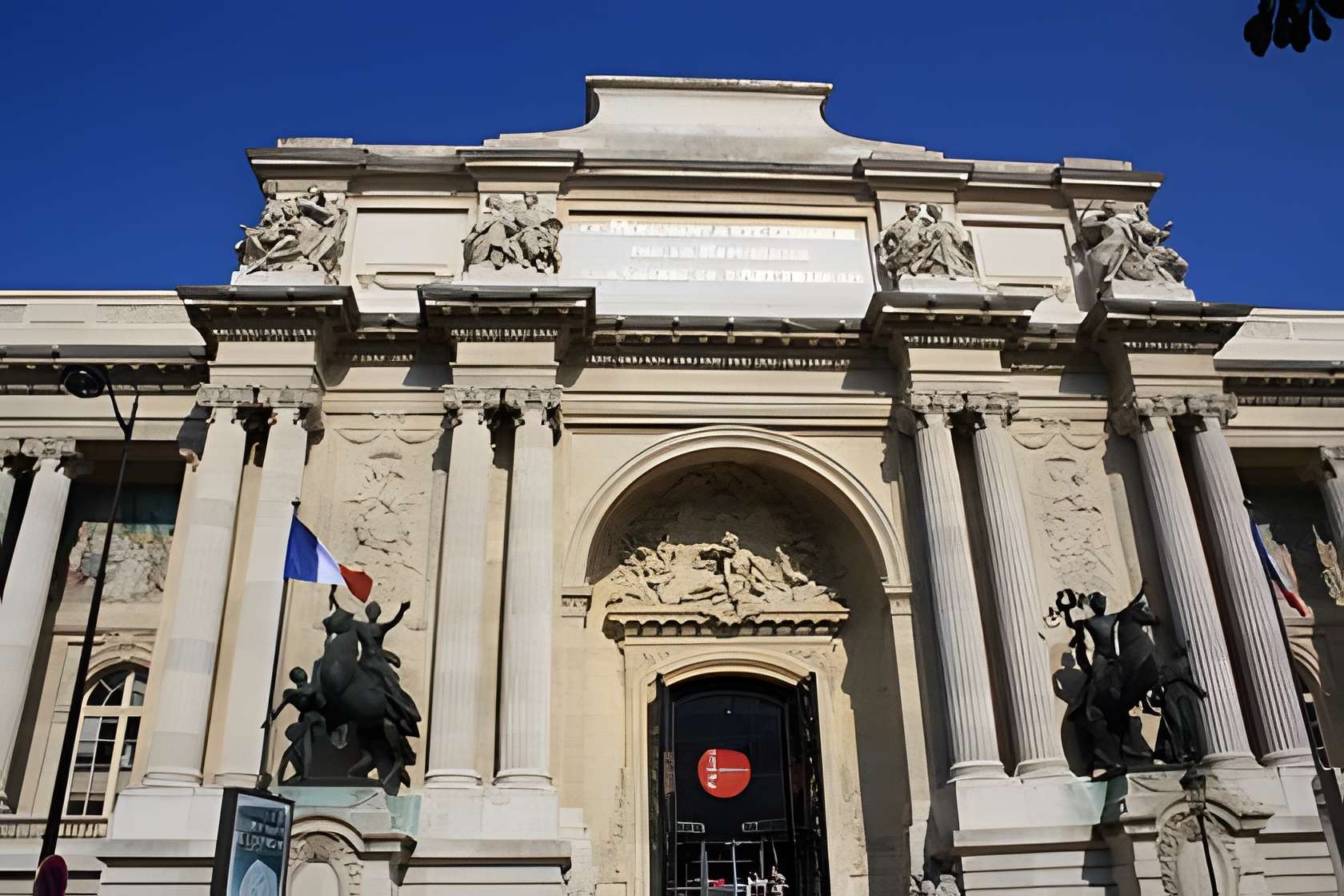 Palais de la Découverte - Paris 8ème Entrée du Palais sur l'avenue Franklin-D.-Roosevelt.