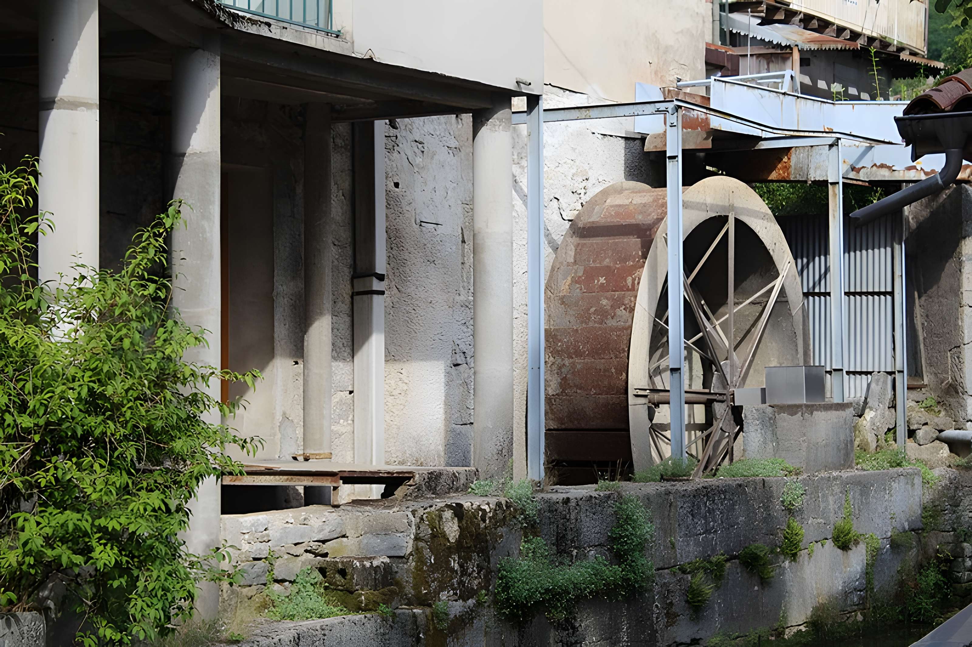 Moulin à farine situé sur le cours de la rivière dénommée La Suisse