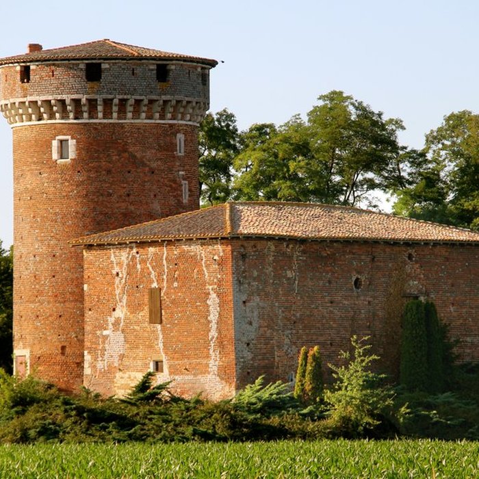 Photo de Tour et bâtiment annexe