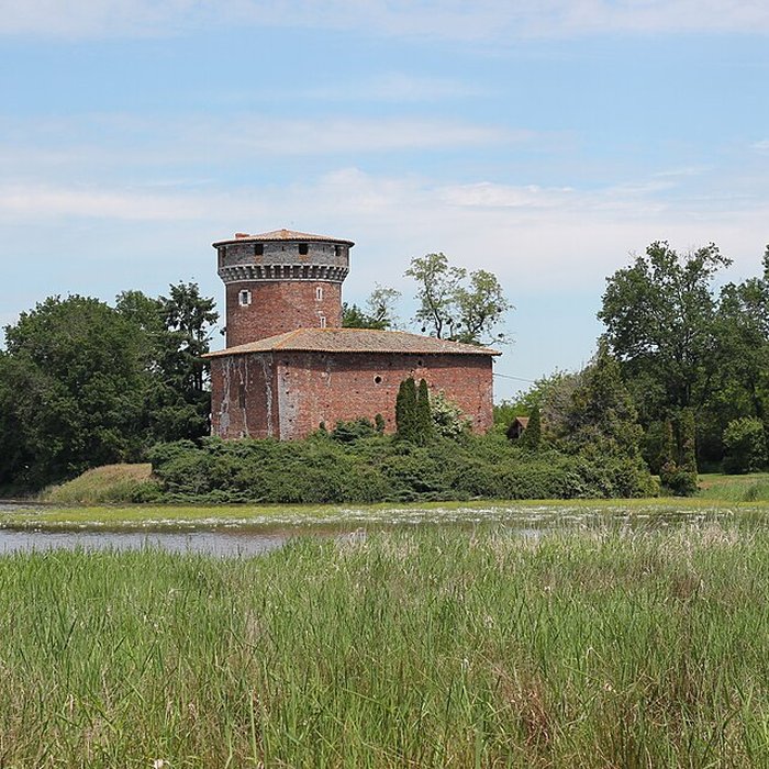 Photo de Tour et bâtiment annexe