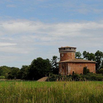 Tour et bâtiment annexe