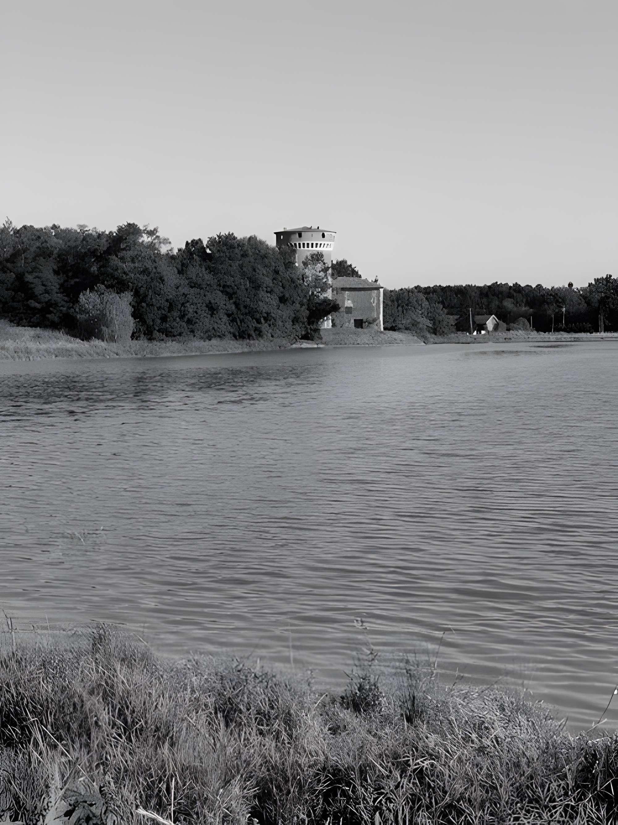 Tour et bâtiment annexe