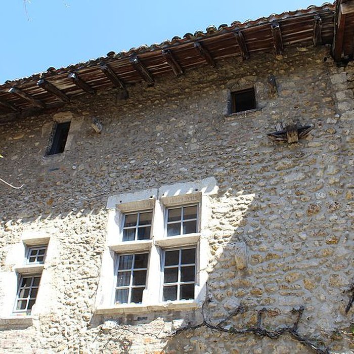 Photo de Maison Gerlier et remparts qui en dépendent